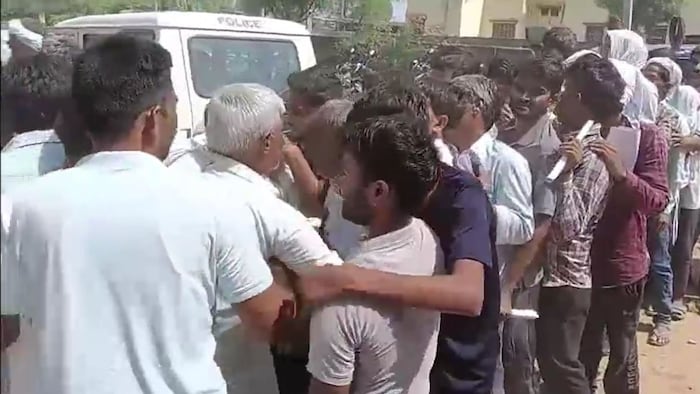 खाद के लिए किसानों की मारामारी