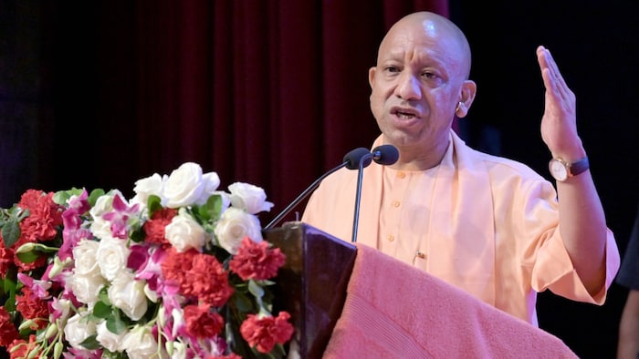 cm yogi on sugar stock उत्तर प्रदेश के मुख्यमंत्री योगी आदित्यनाथ