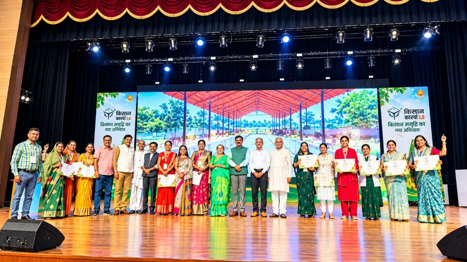 Kisan Karwan 2.0: आलू की खेती से गौपालन तक, आगरा में किसानों की आय बढ़ाने पर हुई खास चर्चा Kisan Karwan 2.0: आलू की खेती से गौपालन तक, आगरा में किसानों की आय बढ़ाने पर हुई खास चर्चा