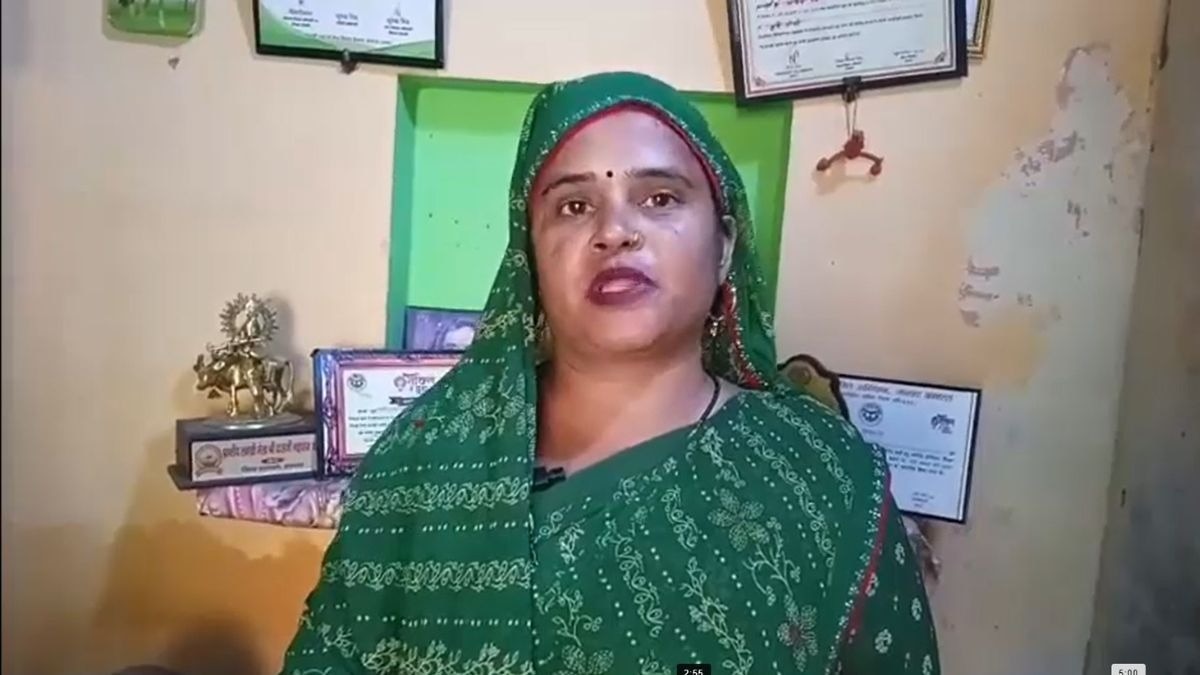 सिलाई, ब्यूटी पार्लर और अचार का कारोबार