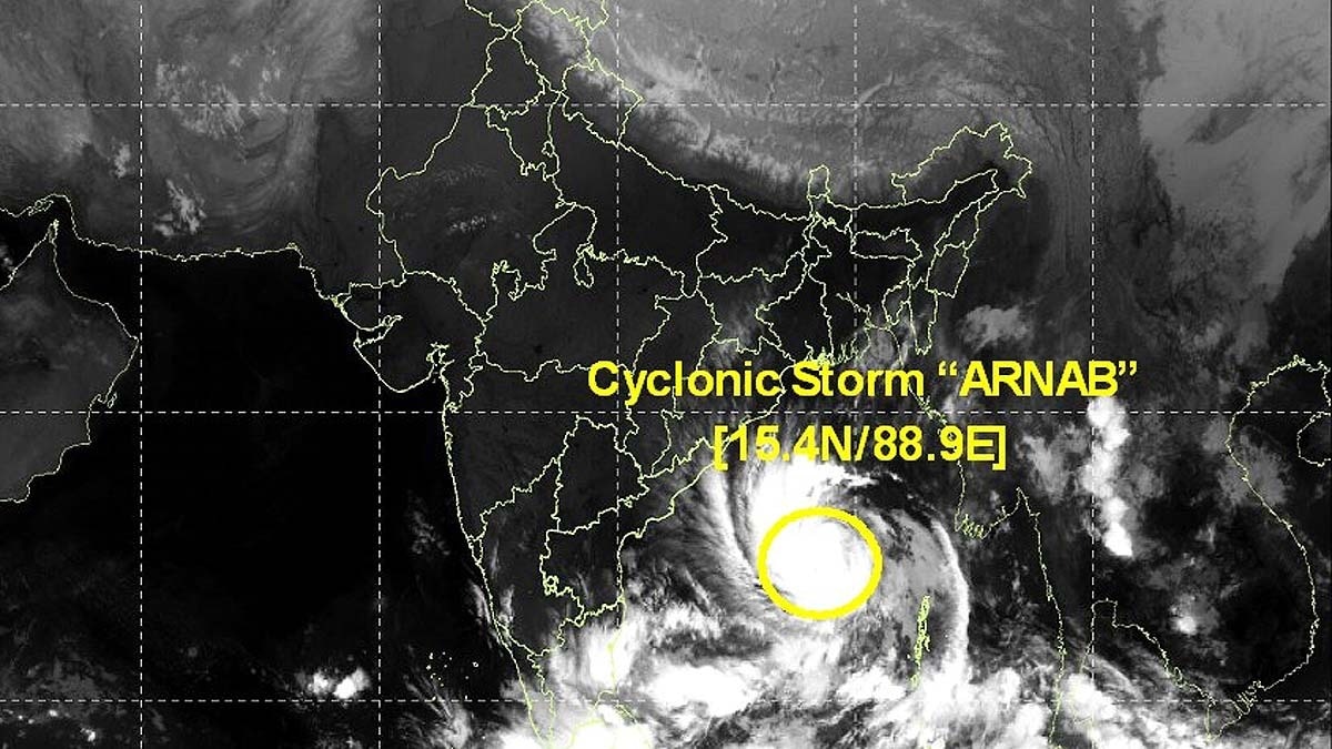 बंगाल की खाड़ी में चक्रवाती तूफान अर्नब का खतरा मंडरा रहा है. 