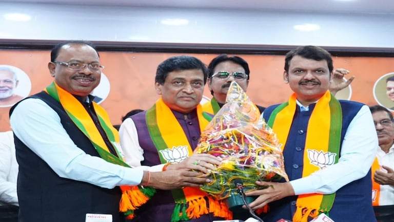 Maharashtra Breaking LIVE : 'अशोकरावांना पश्चाताप होईल, चुकीचा निर्णय घेतला', कुणी केली टीका? अशोक चव्हाणांनी चुकीचा निर्णय घेतला, त्यामागे दबाव की स्वार्थ हे तपासावे लागेल, असे काँग्रेस नेते बाळासाहेब थोरात यांनी सांगितले आहे.