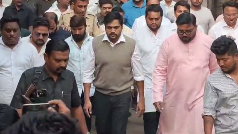 Maharashtra Live Update : महेश गायकवाडांचं समर्थक आणि कार्यकर्त्यांकडून जंगी स्वागत Mumbai Tak