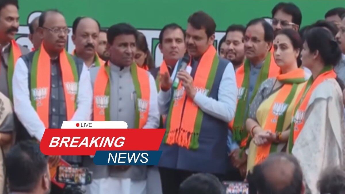 माजी मंत्री व काँग्रेसचे प्रदेश कार्याध्यक्ष बसवराज पाटील आणि करमाळा येथील ठाकरे गटाच्या नेत्या रश्मी बागल यांचा अखेर भाजपामध्ये प्रवेश केला आहे.