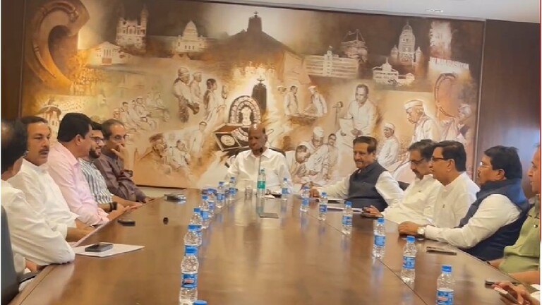 Maharashtra Breaking News : महाविकास आघाडीची बैठक संपली, बैठकी मागची Inside Story  maha vikas meeting, sharad pawar, udhhav thackeray