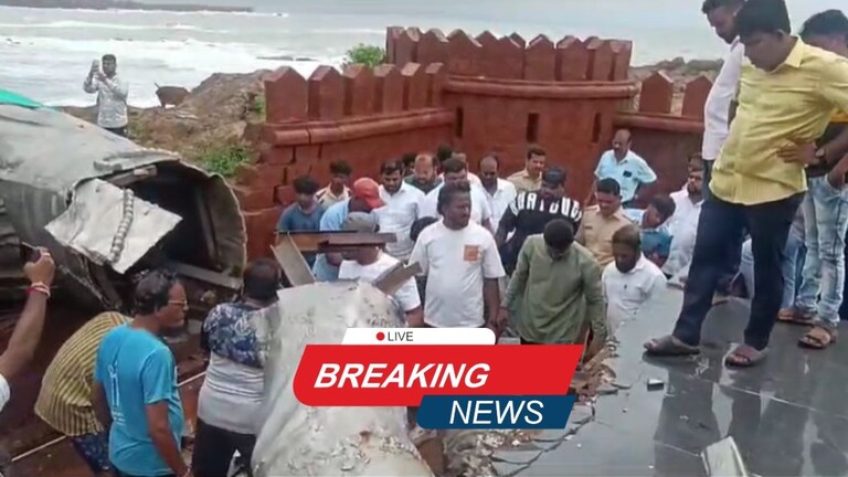 Sindhudurg: PM मोदींच्या हस्ते लोकार्पण झालेला छत्रपती शिवरायांचा पुतळा कोसळला Chhatrapati Shivaji full-length statue collapsed Rajkot fort