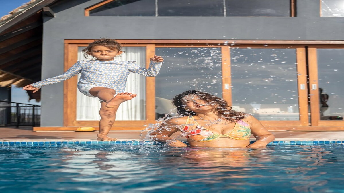 श्रियाने रशियन व्यक्तीसोबत केलंय लग्न श्रियाने रशियन व्यक्तीसोबत केलंय लग्न