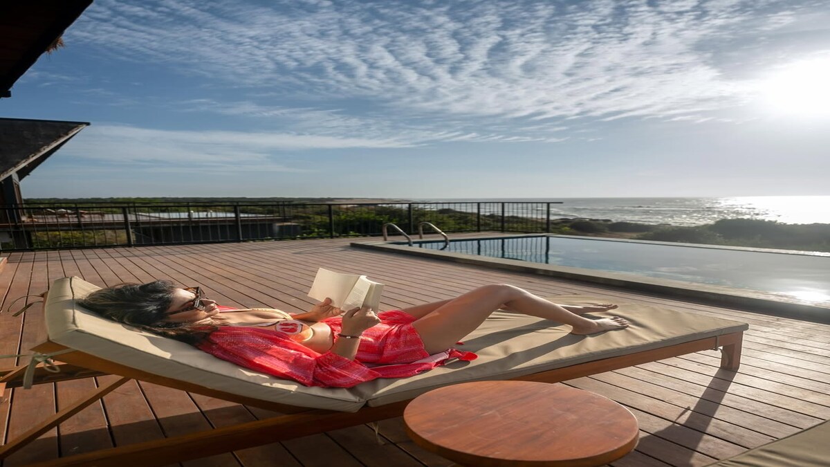 मालदीवला गेल्यानंतर झाली पहिली भेट मालदीवला गेल्यानंतर झाली पहिली भेट