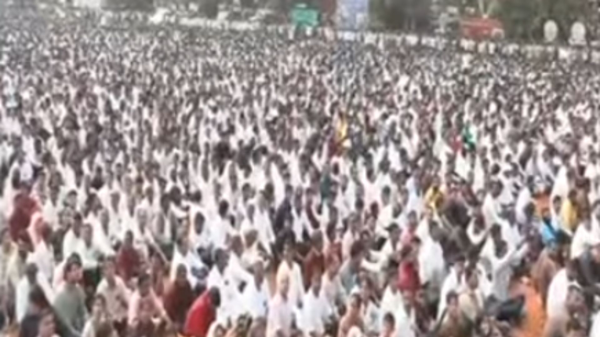 हजारो मान्यवर नेते उपस्थित