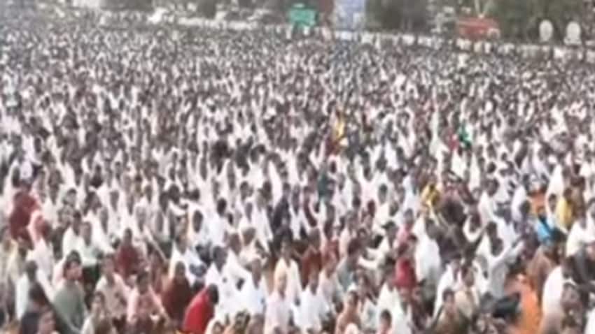 हजारो मान्यवर नेते उपस्थित हजारो मान्यवर नेते उपस्थित