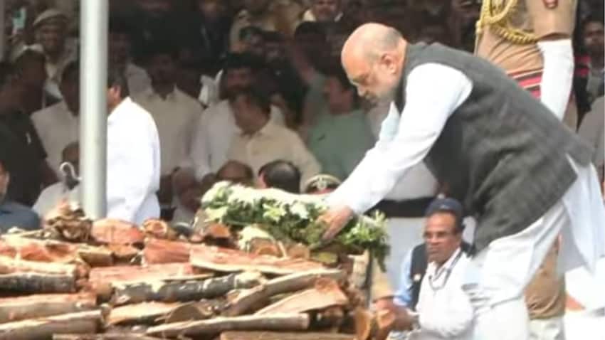 अमित शाह विद्या प्रतिष्ठान येथे पोहोचले अमित शाह विद्या प्रतिष्ठान येथे पोहोचले