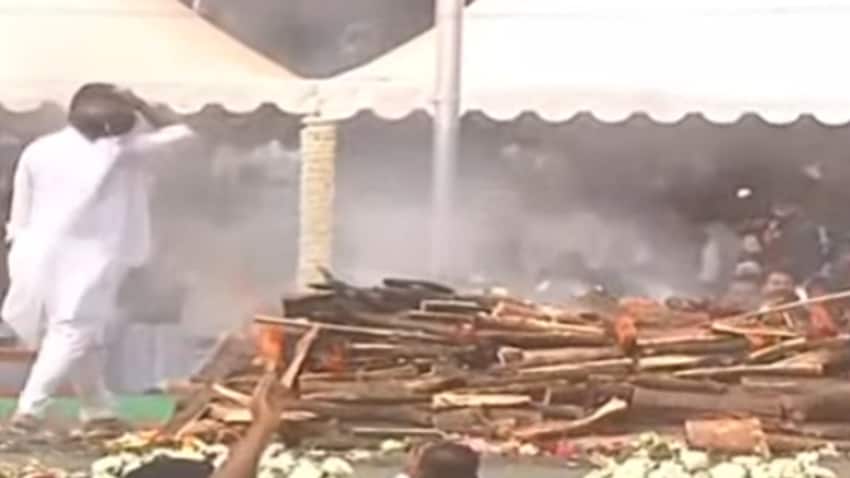 अजितदादांना शेवटचा निरोप अजितदादांना शेवटचा निरोप