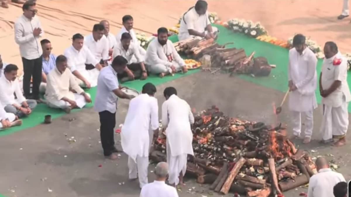 दिवंगत अजित पवार अनंतात विलीन दिवंगत अजित पवार अनंतात विलीन