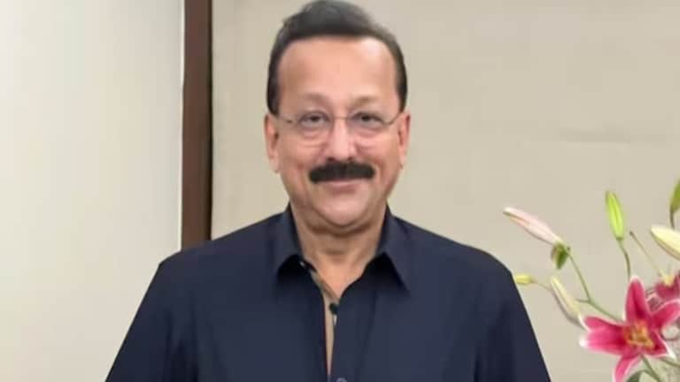 Baba Siddique : महिनाभरात मुंबई काँग्रेसला दुसरा धक्का! अजित पवारांच्या पक्षात करणार प्रवेश baba siddique resign from congress maharashtra minister maharashtra politics
