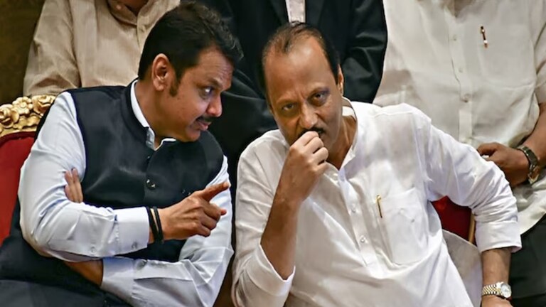 Devendra Fadnavis : 'तुम्ही लाचार म्हणूनच अजित पवारांसोबत...', काँग्रेस-भाजपमध्ये संघर्षाचा भडका abhishek ghosalkar murder nana patole criticize bjp devendra fadnavis congress vs bjp maharashtra politics
