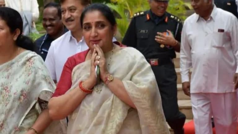Sunetra Pawar: कोण आहेत सुनेत्रा पवार?, ज्या शरद पवारांच्या मुलीलाच देणार बारामतीच्या बालेकिल्ल्यात टक्कर कोण आहे सुनेत्रा पवार?