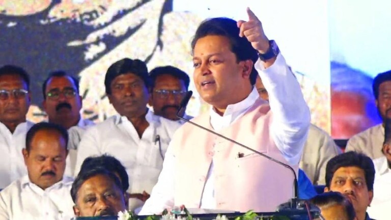 'माझ्या रक्तातील काँग्रेस तुम्ही कशी काढणार', अमित देशमुखांनी विलासरावांची आठवण सांगितली Amit Deshmukh