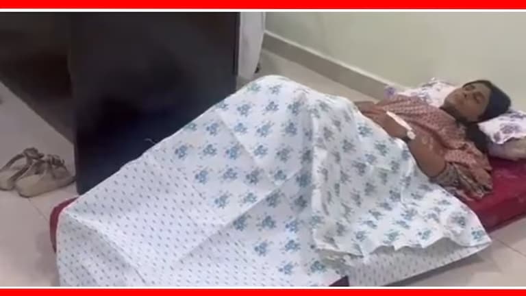 YS Sharmila : मुख्यमंत्री भावाकडून नजरकैदेची भीती, प्रदेशाध्यक्ष काँग्रेस कार्यालयातच झोपल्या YS Sharmila Reddy camped in Congress office the whole night