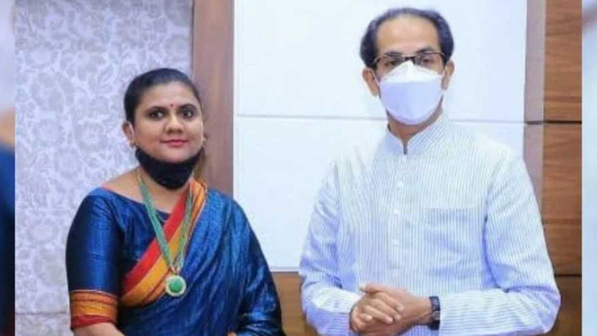 Shilpa bodkhe resign from ubt shiv sena Uddhav thackeray spokesperson shiv sena vidarbh mahila aghadi  