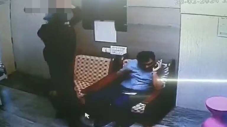 CCTV: 'बायकोची बदनामी करतो..', संतापलेल्या नवऱ्याचे डॉक्टरवर कोयत्याचे 18 वार; नाशिक हादरलं Nashik doctor attack