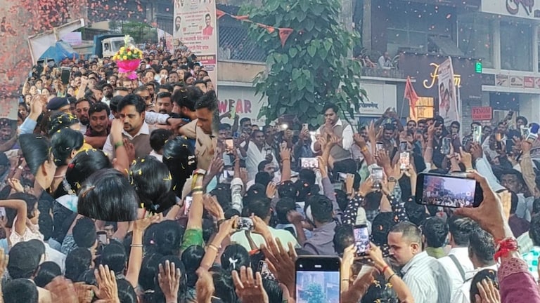 Shiv Sena: BJP आमदाराने 6 गोळ्या झाडल्या... मृत्यूवर मात करून कल्याणच्या बालेकिल्ल्यात परतले महेश गायकवाड! Mumbai Tak