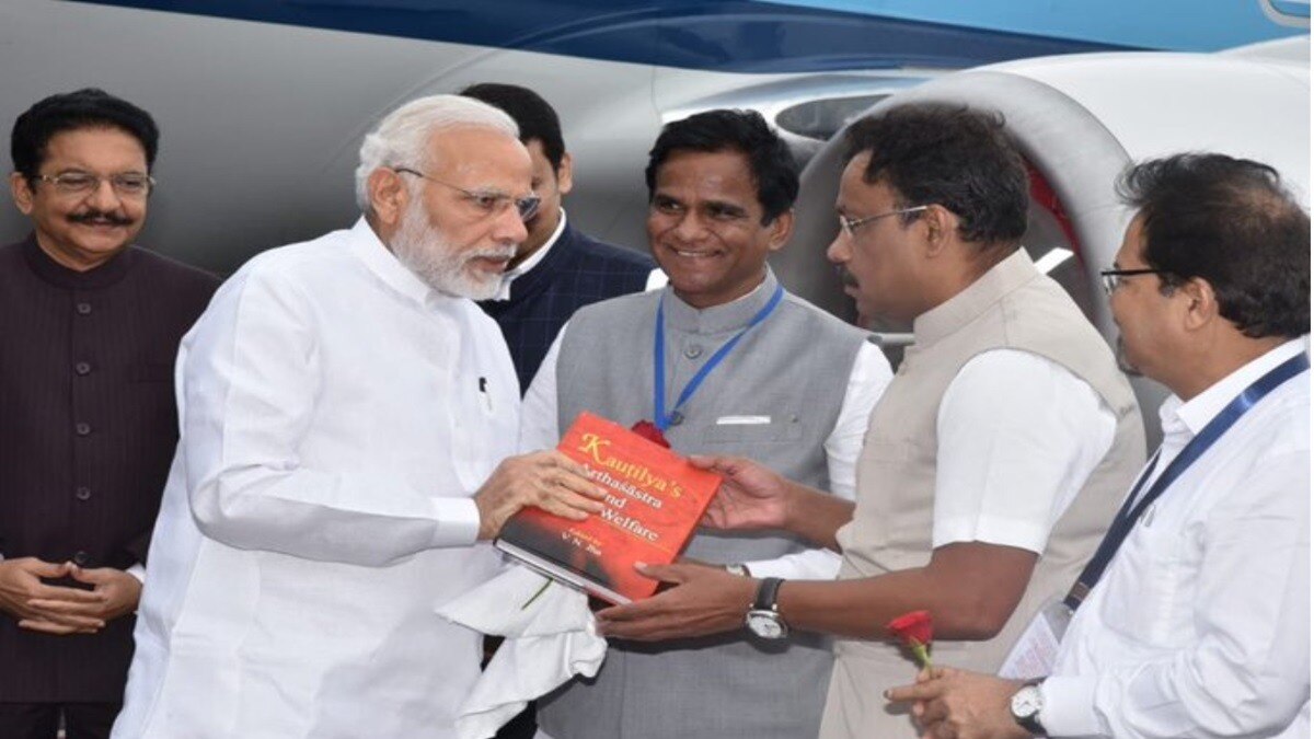 bjp loksabha candidate first list announce vinod tawade pm narendra modi contets varanasi lok sabha election 2024 
