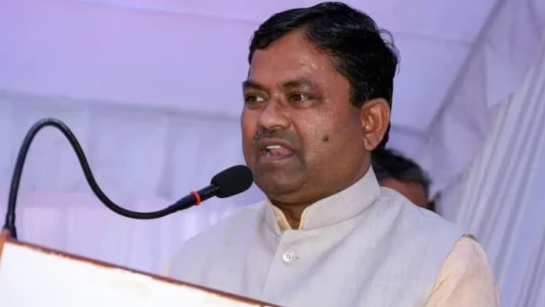Lok sabha 2024: भाजप खासदाराची निवडणुकीतून माघार, अश्लील व्हिडीओप्रकरणी घेतली शपथ Upendra rawat viral video