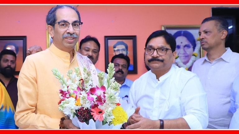 Ravindra Waikar : ठाकरेंना बसणार मोठा झटका, वायकर कोणत्याही क्षणी शिंदेंच्या शिवसेनेत! उद्धव ठाकरे यांना निवडणुकीच्या तोंडावर झटका बसणार आहे. रवींद्र वायकर हे शिंदेंच्या शिवसेनेत प्रवेश करणार असल्याची माहिती.