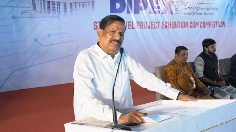 Shiv Sena vs BJP: 'लॉजसमोर शाळा.. लाज वाटली पाहिजे..', गणेश नाईक संतापले; शिवसेना-भाजपमध्ये तुफान राडा! गणेश नाईक संतापले; शिवसेना-भाजपमध्ये पुन्हा वाद