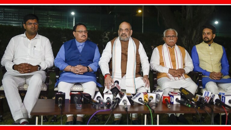 Haryana Politics : युती तुटली! भाजपच्या खट्टर यांनी दिला मुख्यमंत्रीपदाचा राजीनामा जेजेपीने पाठिंबा काढल्यामुळे भाजपचे सरकार अल्पमतात आले आहे.