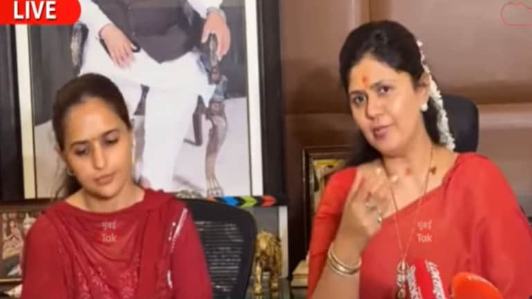 Pankaja Munde: 'प्रीतम ताईंना विस्थापित करणार नाही', पंकजा मुंडेंनी दिला शब्द मी जाहिररीत्या सांगितलंय, प्रीतम मुंडेंना मी विस्थापित करणार नाही, हा शब्द कायम आहे.