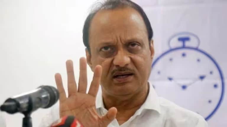 Ajit Pawar : 'मोक्काच्या आरोपीला वाचवलं', जाहीर सभेत अजित पवार हे काय बोलून गेले? एका सभेत बोलताना अजित पवारांनी मोक्कातल्या एका आरोपीला वाचवल्याचा प्रसंग सांगितला.