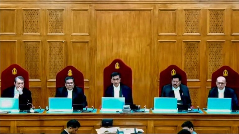 CJI : 'माझ्या कोर्टात नियम पाळावेच लागतील', सरन्यायाधीश चंद्रचूड यांचा चढला पारा ‘Please stop, otherwise…: CJI ticks off SCBA chief for letter on EB verdict