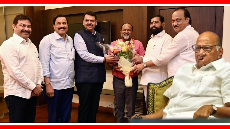 Lok Sabha Elections 2024 : शरद पवारांचा महादेव जानकरांनी केला 'गेम'! महायुतीत मोठी घडामोड महादेव जानकर यांनी शरद पवारांना धक्का दिला.