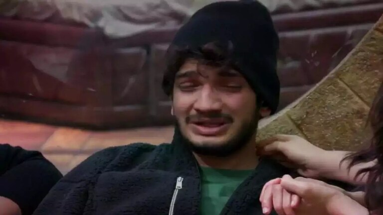 हुक्का पार्लरमध्ये पोलिसांची रेड, BB17 विजेता Munawar Faruqui ला पकडलं रंगेहाथ! Mumbai Tak