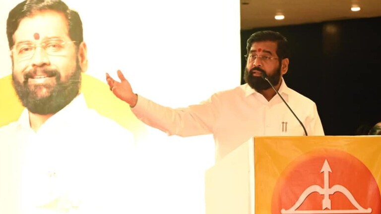 Shiv Sena: CM शिंदेंची मोठी खेळी, मुंबईतील 'या' बड्या नेत्याचं तिकीट कापणार? एकनाथ शिंदे मुंबई उत्तर-पश्चिम मतदारसंघातून गजानन किर्तीकरांचं तिकीट कापणार?