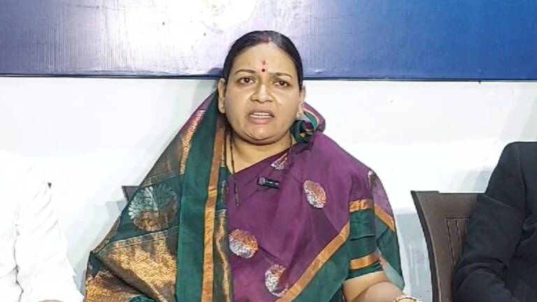 Rashmi Barve : रामटेकमध्ये काँग्रेसला मोठा झटका! रश्मी बर्वेचा अर्जच ठरवला बाद... नवीन उमेदवार कोण? काँग्रेसच्या रामटेक लोकसभा मतदार संघाच्या उमेदवार रश्मी बर्वे यांची उमेदवारी रद्द झाली आहे.