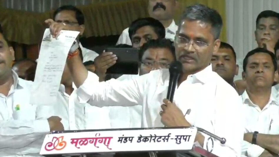 Lok Sabha Election 2024: अजितदादांना धक्का... निलेश लंके ढसाढसा रडले, दिला आमदाराकीचा राजीनामा! - lok sabha election 2024 shock to ajit pawar group nilesh lanka cried resigned from mla sharad ...