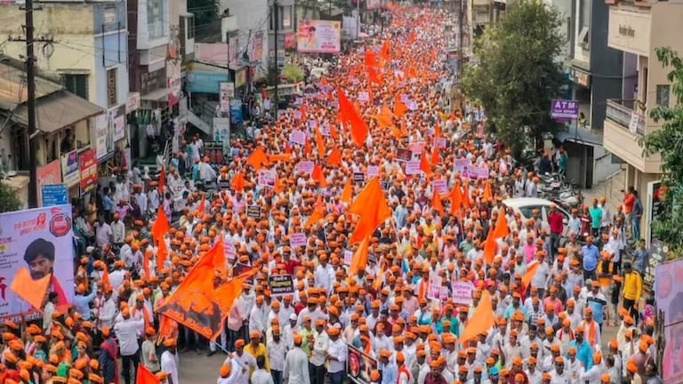 Maratha Reservation : ''मराठा समाज मूळ प्रवाहातून बाहेर'', मागासवर्ग आयोगाच्या 'त्या' अहवालात काय? मराठा समाज मुख्य प्रवाहातून पूर्णपणे बाहेर असून हे खूप चिंताजनक असल्याचे सुनील बी शुक्रे यांच्या नेतृत्वाखाली मागासवर्ग आयोगाने म्हटले आहे.