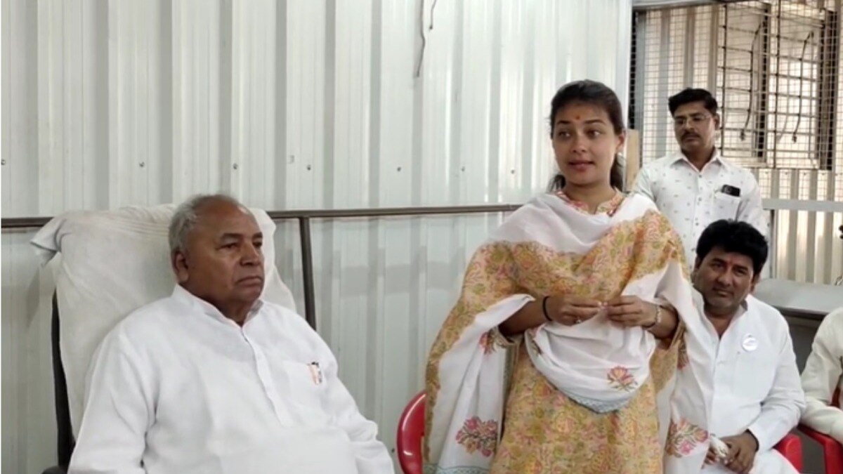 मार्क्सवादी कम्युनिस्ट पक्षाचे नेते तथा माजी आमदार नरसय्या आडम यांनी प्रणिती शिंदे  यांना पाठिंबा जाहीर केला आहे.