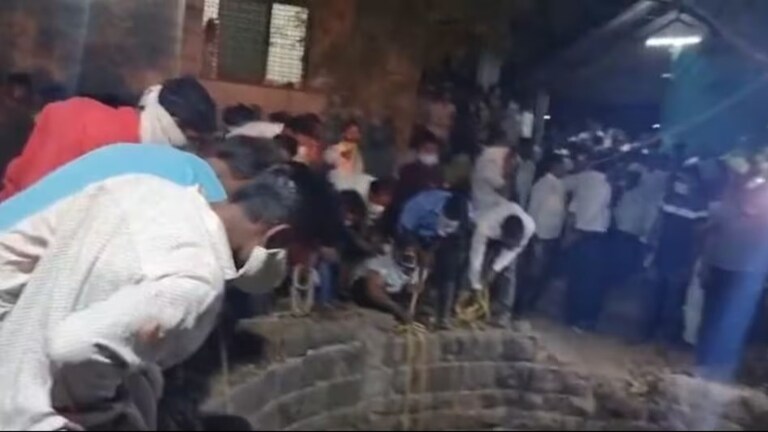 Ahmednagar : महाराष्ट्र हादरला! मांजरीला वाचवण्याच्या प्रयत्नात 5 जणांचा गेला जीव Mumbai Tak