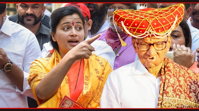 Amravati Lok Sabha : शरद पवारांचा नवनीत राणांविरोधात 'सातारा पॅटर्न', मेसेज काय? भाजपच्या उमेदवार नवनीत राणा आणि शरद पवार.