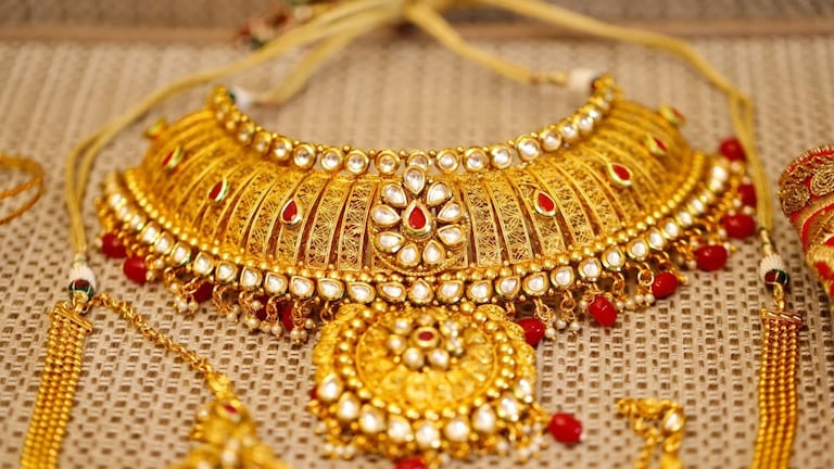 Gold Rate: आज अचानक प्रचंड स्वस्त झालं सोनं... काय आहे सोन्याचा आजचा भाव? काय आहे सोन्याचा आजचा भाव?