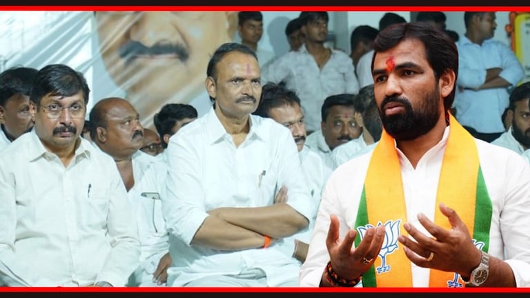 Solapur Lok Sabha Election : "राम सातपुते दोन लाख मतांनी पडतील", जानकरांचं भाकित उत्तमराव जानकर यांच्यासोबत धैर्यशील मोहिते पाटील.