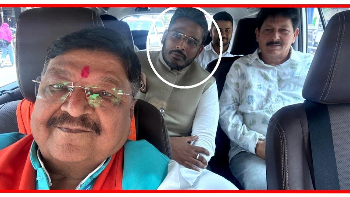 भाजपचे नेते कैलास विजयवर्गीय यांनी अक्षय कांती बम यांच्यासोबतचा शेअर केलेला सेल्फी.