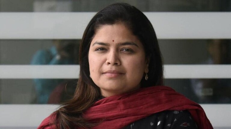 Lok Sabha Election 2024 : पूनम महाजन यांचा पत्ता 'या' दोन कारणामुळे कटला भाजपने पूनम महाजन (Poonam Mahajan) यांना उमेदवारी नाकारण्या मागची नेमकी कारणे काय आहेत?