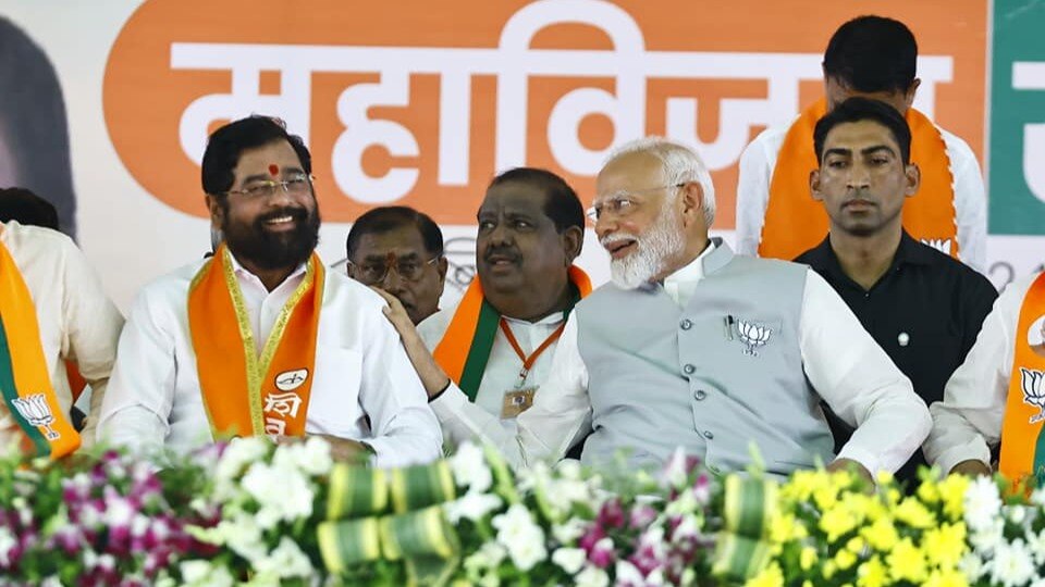 'यासाठी' मोदींनी शिंदेंना बनवलं CM!