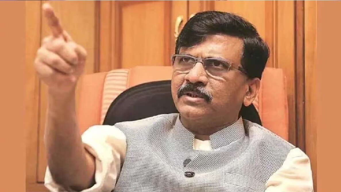 दोन दिवसात मोठा घोटाळा बाहरे काढणार असल्याचे संजय राऊत यांनी एक्स या सोशल मीडिया प्लॅटफॉर्मवर म्हटले आहे.