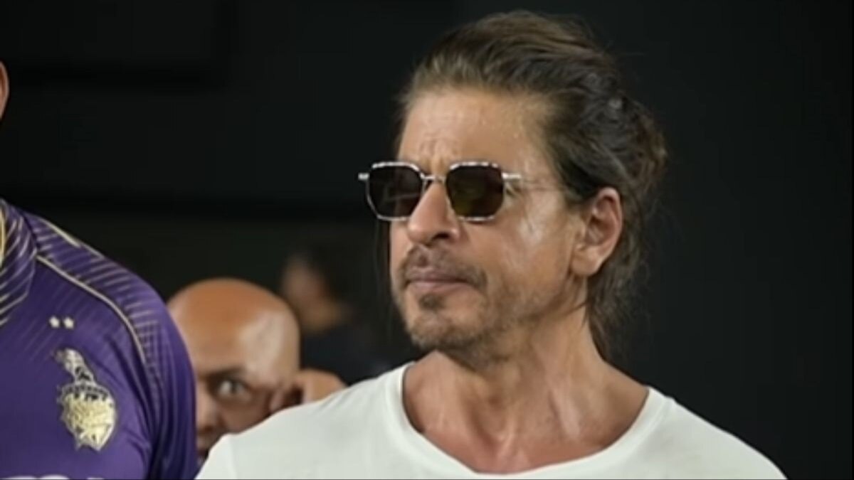 Shahrukh Khan : शाहरुखला रुग्णालयात दाखल करण्याचं नेमकं कारण काय?   शाहरूख खानला डीहाड्रेशनचा त्रास झाला होता.