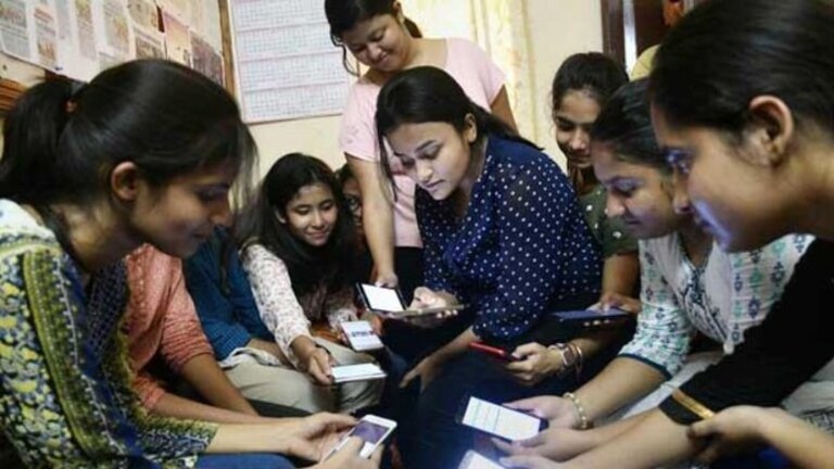 Maharashtra SSC Result 2024 : दहावीचा निकाल बघताना 'या' गोष्टी लक्षात ठेवा Mumbai Tak